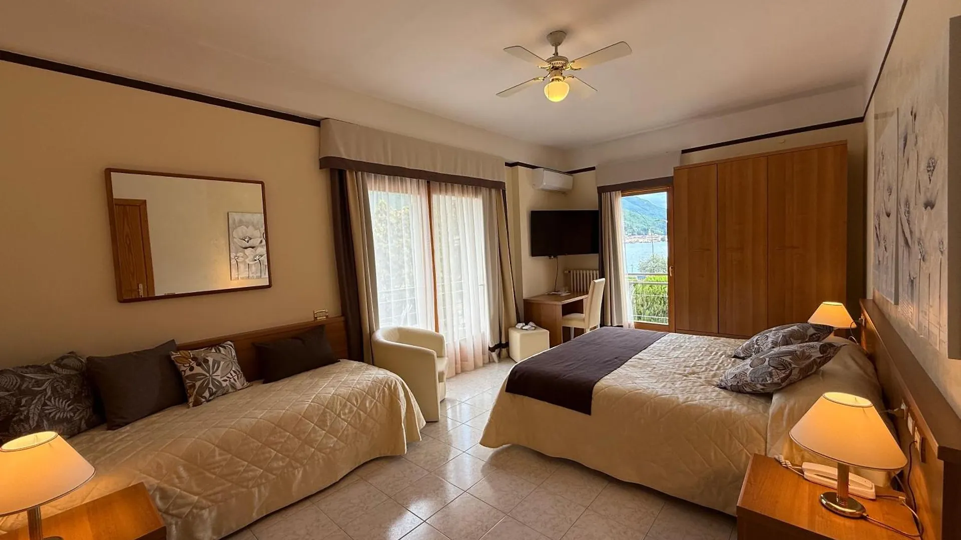 Hotel Conca D'Oro Salò 3*,  İtalya