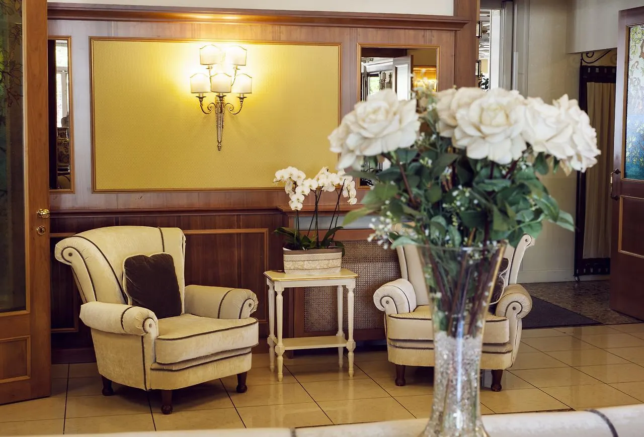 Hotel Conca D'Oro Salò 3*,
