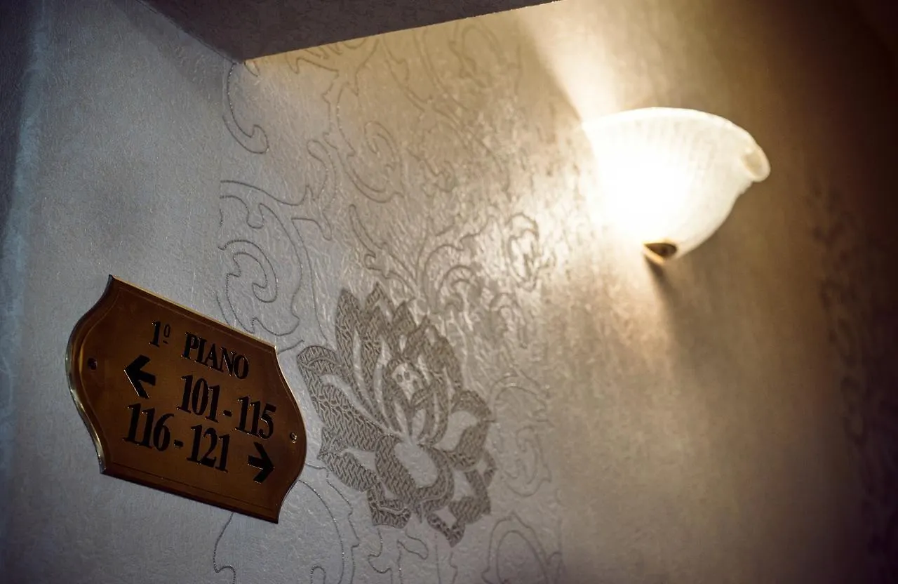 Hotel Conca D'Oro Salò 3*,  İtalya